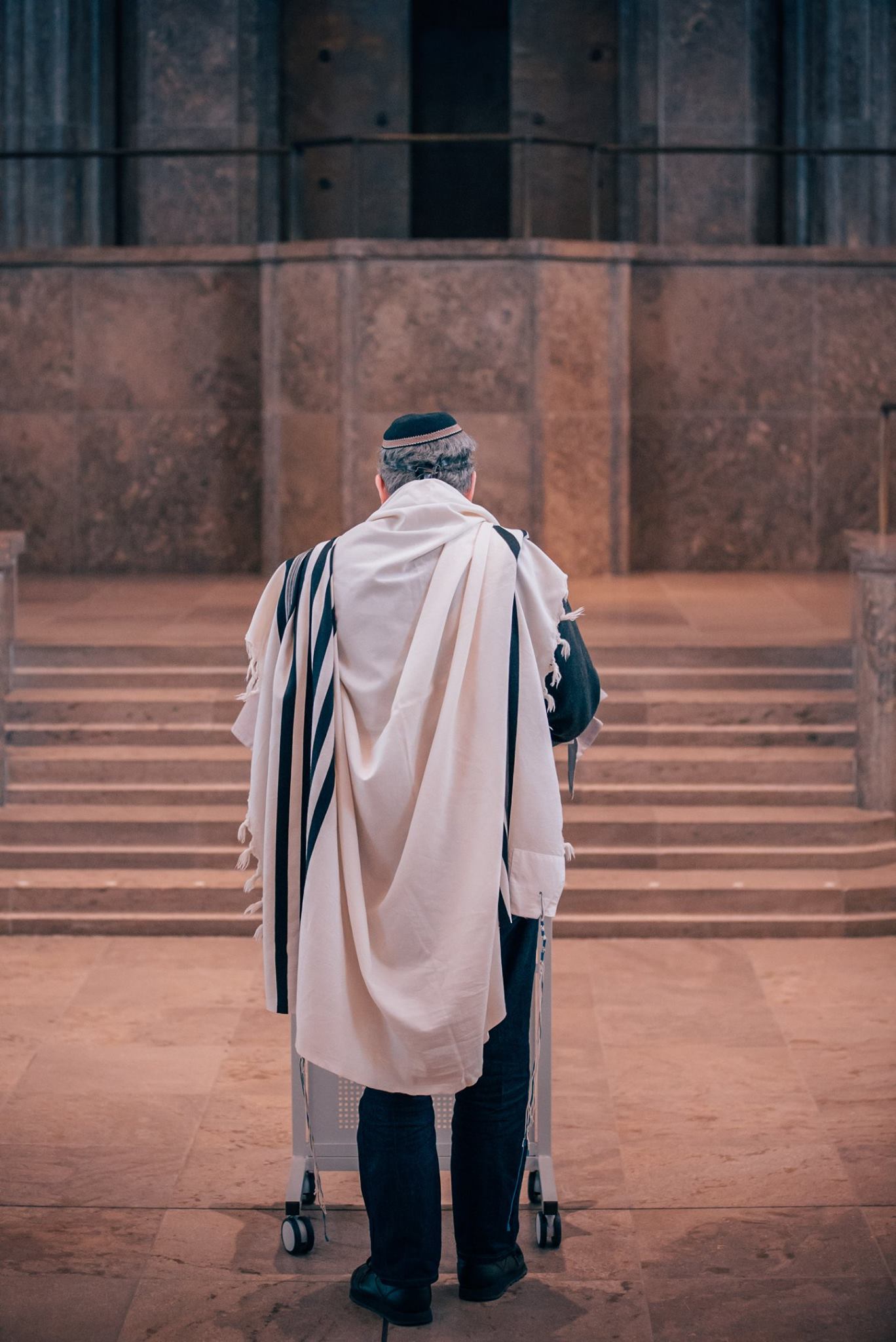 Rabbiner Friberg betet vor. Foto mit freundlicher Genehmigung von Ilja Kagan (alle Rechte verbleiben bei Ilja Kagan)  Ilja Kagan